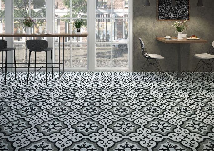 Elegante sala de estar mostrando azulejos de porcelana Hurrem y sofisticados sillones